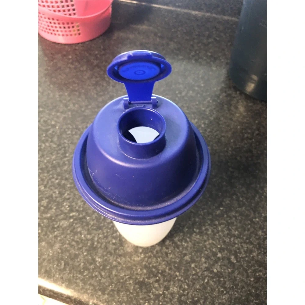 Tupperware Quick Shake #844 Clear w/Blue Lid, Shake & Pour~2 Cup~